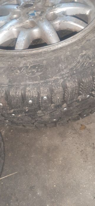 Продам 2 колеса с дисками