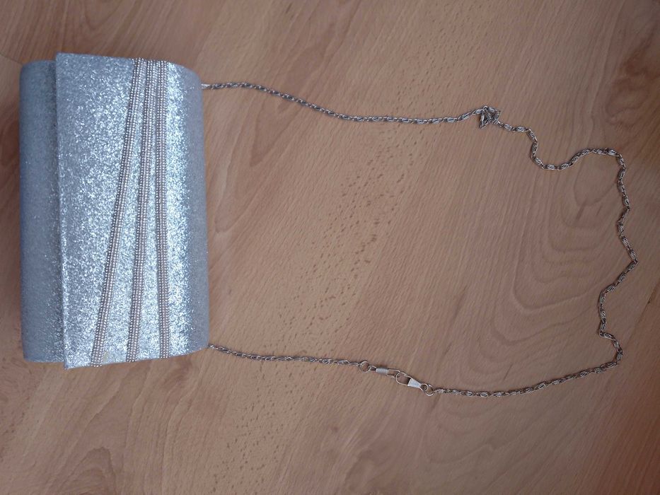 Бална чанта официална, сребрист цвят.