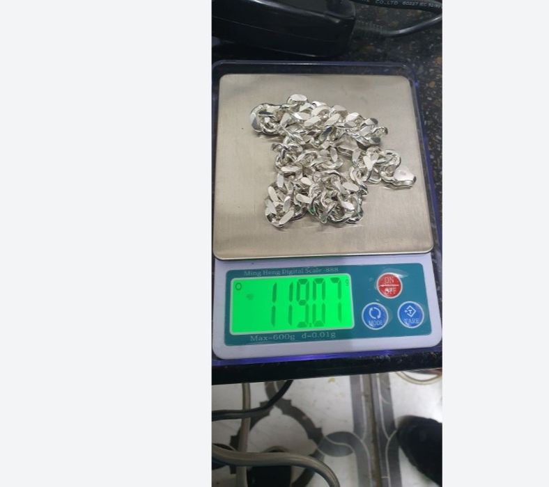 Продаю серебряную цепь 120 гр.