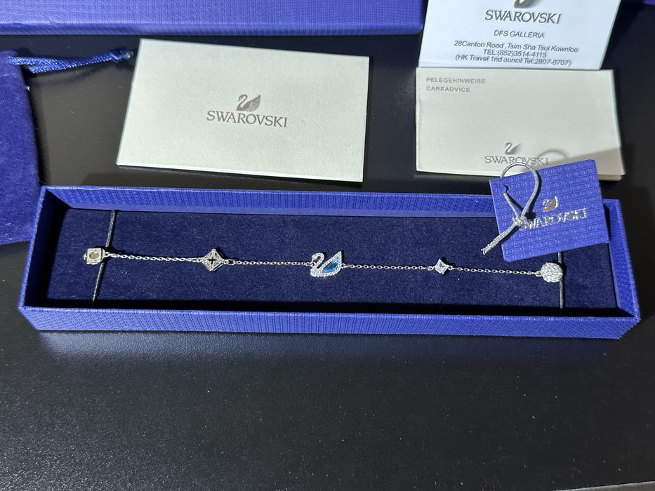 Нова Дамска Гривна Swarovski Dazzling Swan bracelet с пълна опаковка и документация