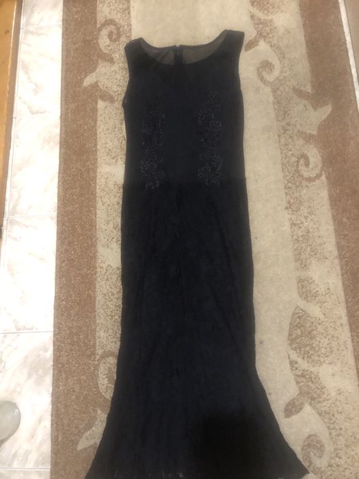 Черна дантелена рокля