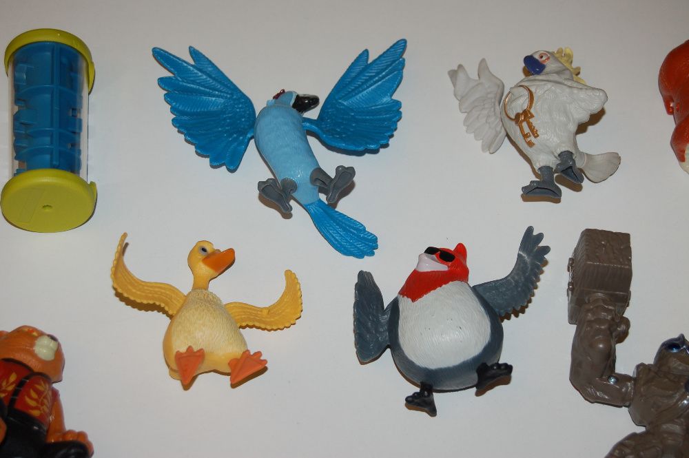 Lot 23 jucarii Mc Donald si ou Kinder