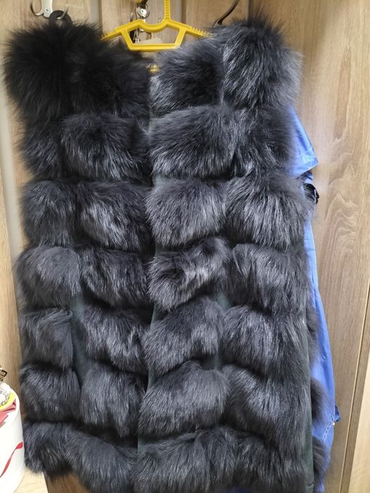 Продам песцовые безрукавки.