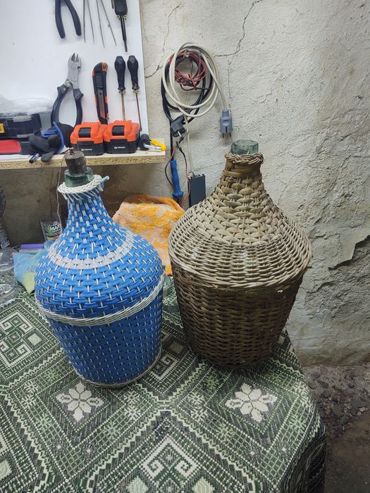 Два броя дамаджани