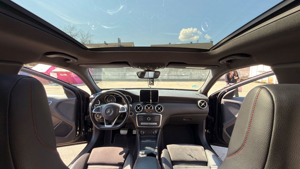 Mașină Mercedes A220d | AMG-line