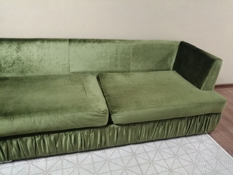 Диван угловой с подушками