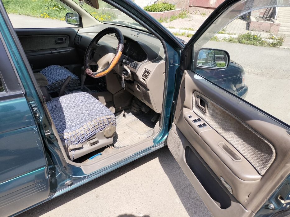Продам минивэн Mitsubishi Chariot 2 л