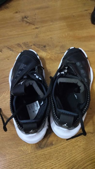 Джордан маратонки номер 40