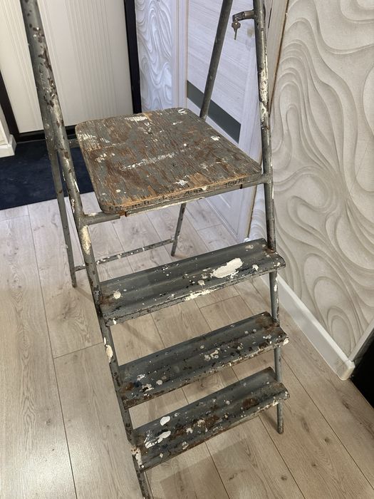Продам б/у стремянку