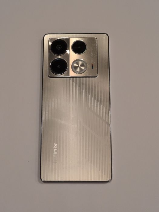infinix note 40 race edition urme minime de folosire