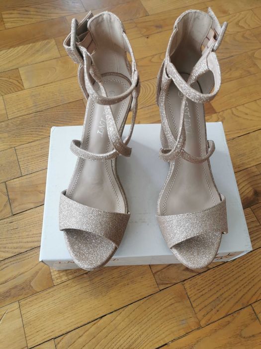 Дамски сандали на платформа