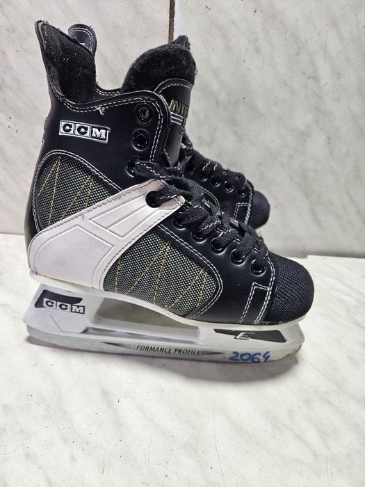 Patine 2064 hochei hockey  CCM marime 36  ( 23,2  cm)
