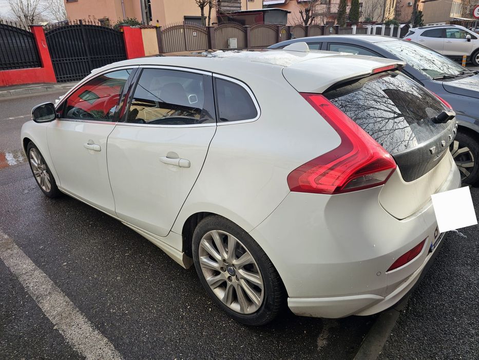 VOLVO  V40  2014