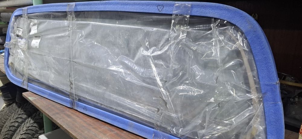 Заднее стекло Mitsubishi