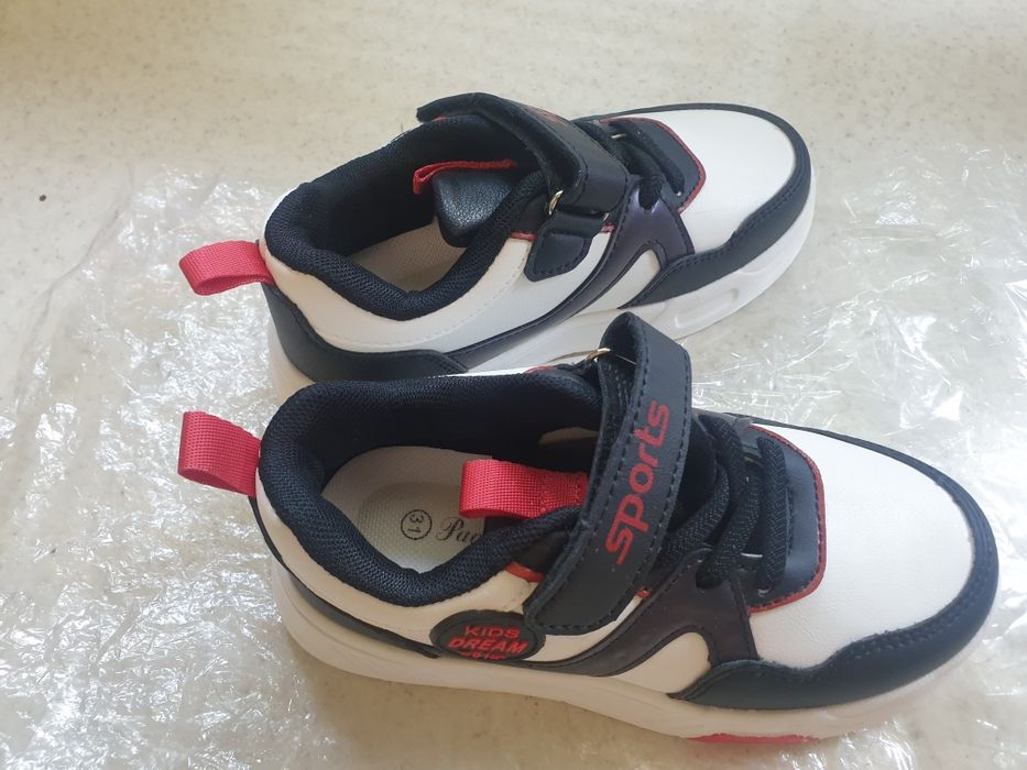 Кросовки спортивные