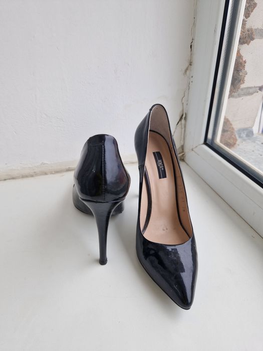 Женские черные туфли