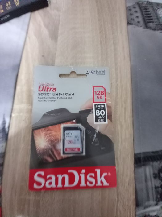 Vând card de memorie SD de 128 gb , nou nouț calitate la cutie.