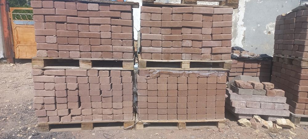 Продаётся красный кирпичи