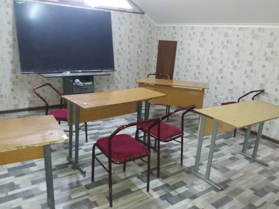 парты, доскы, маркерный доскы және басқа да заттар