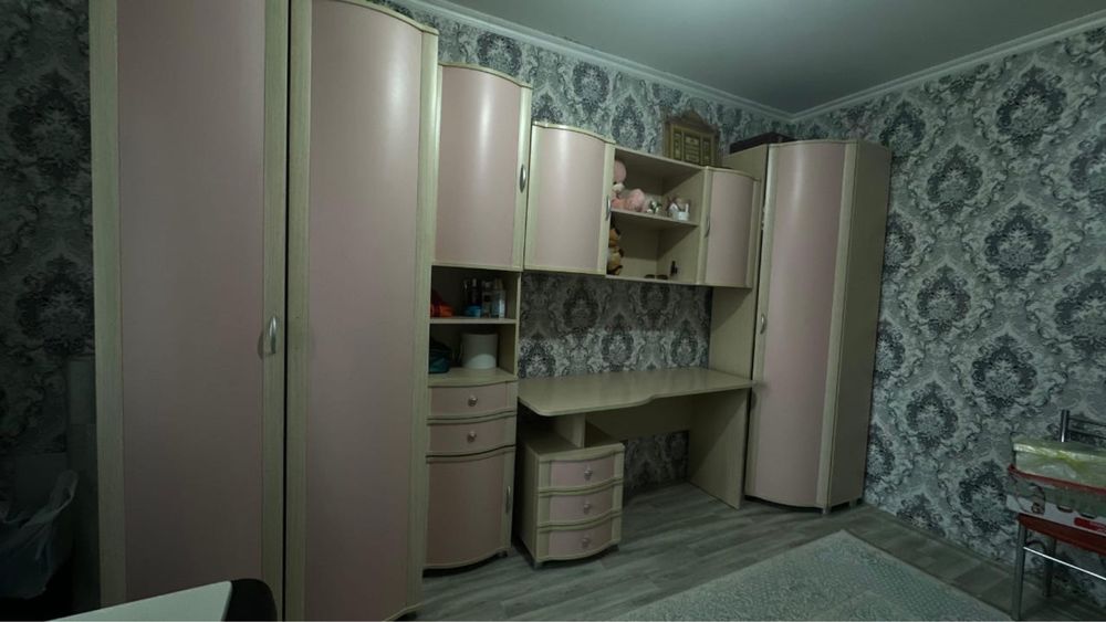 Продам Гарнитур в комнату