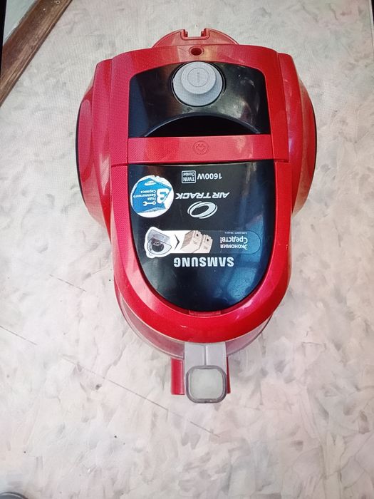 Продам корпус и запчасти пылесоса.