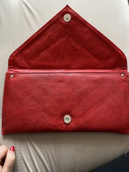 Червена дамска чанта