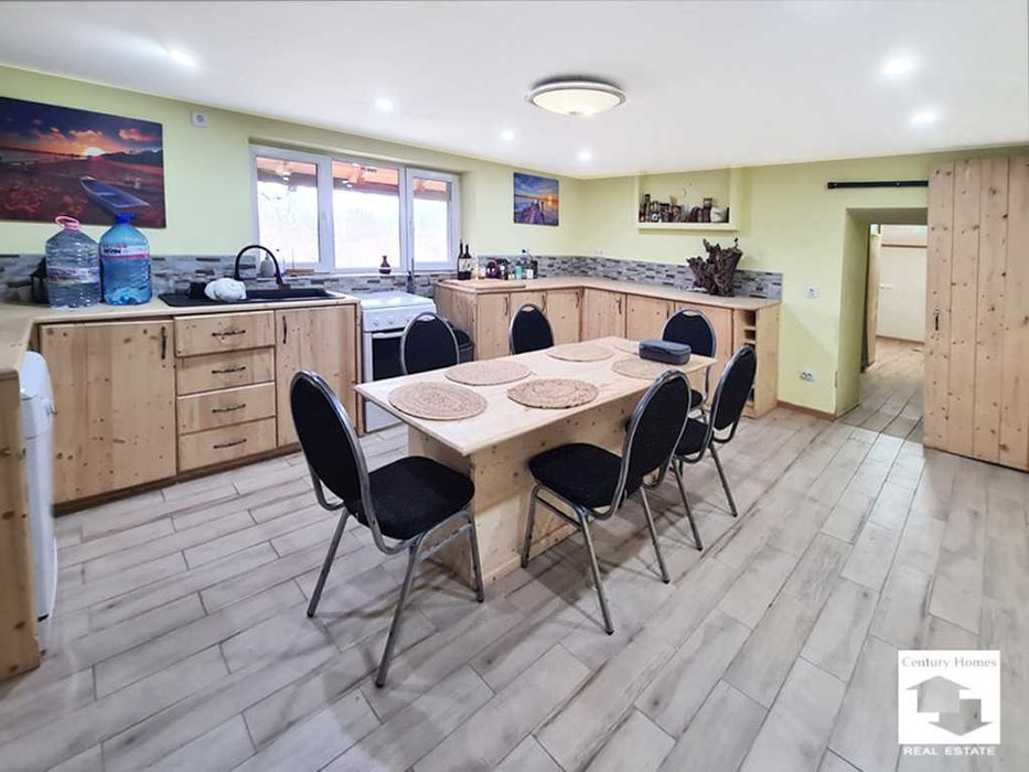 140332 Каменна къща с просторен двор и кладенец в с. Горна Липница