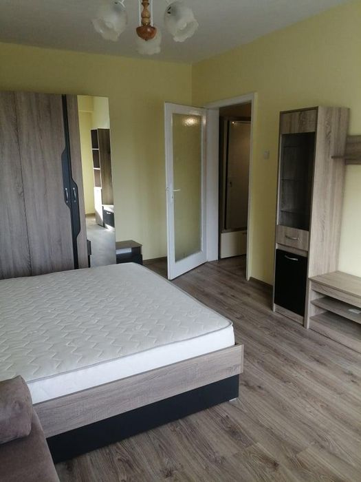 Дава се под наем Едностаен апартамент в Бургас, Изгрев - 50 кв.м за 420 € - Снимка #1