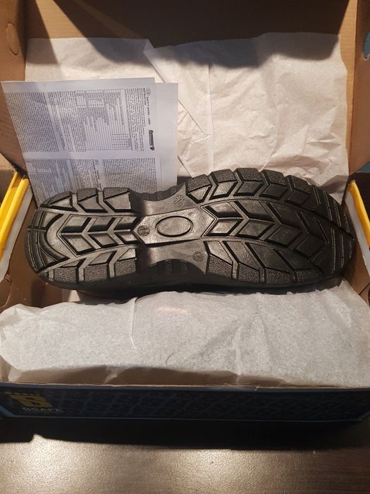 Нови работни  обувки 44