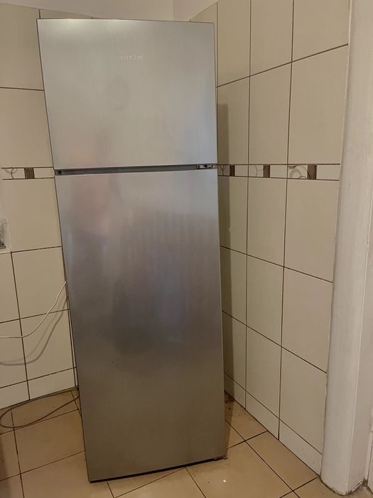 Vând frigider Arctic (argintiu)