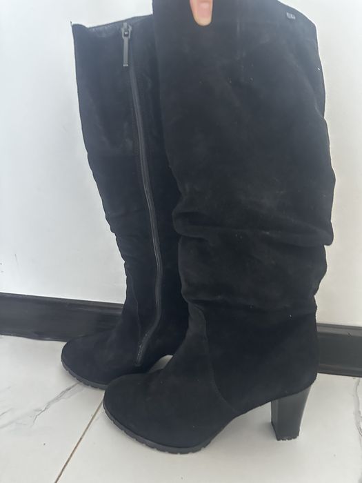 Отдам бесплатно женскую обвуь!