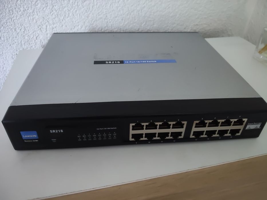 Switch Linksys SR216