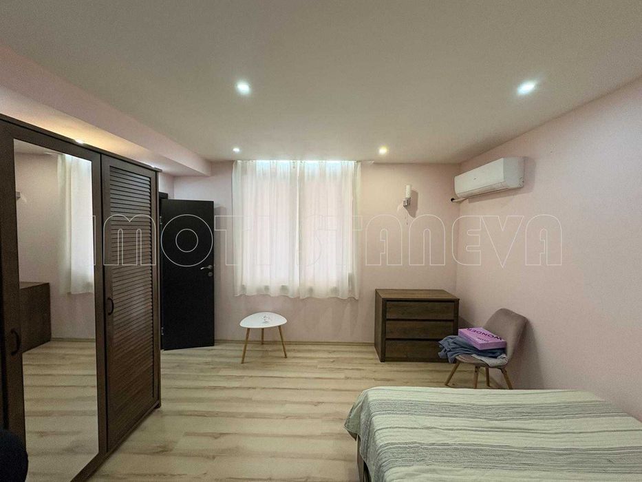 Ремонтиран четиристаен тухлен апартамент в ж.к. „Крум Бъчваров"