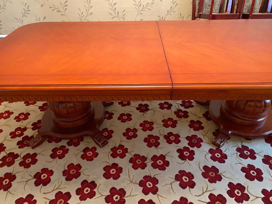 Стол для гостиной