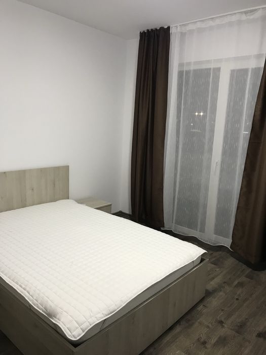 Inchiriez apartament + loc de parcare