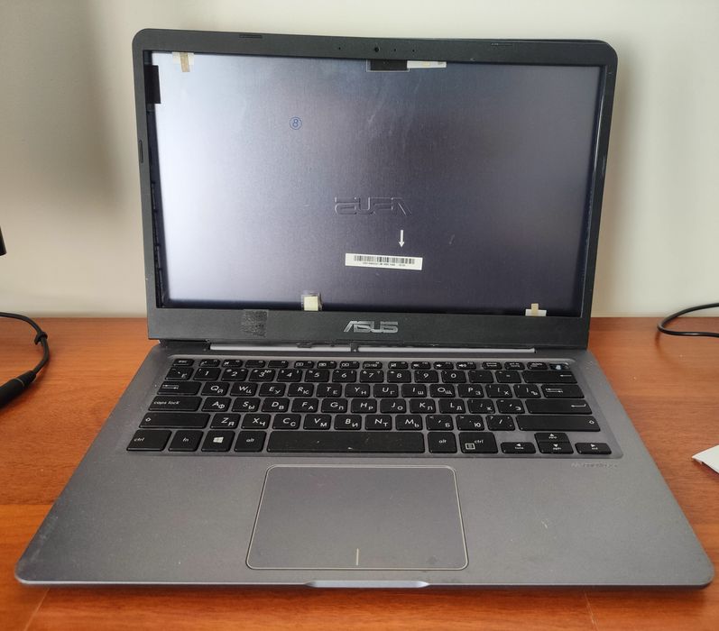 Ноутбук Asus E406M