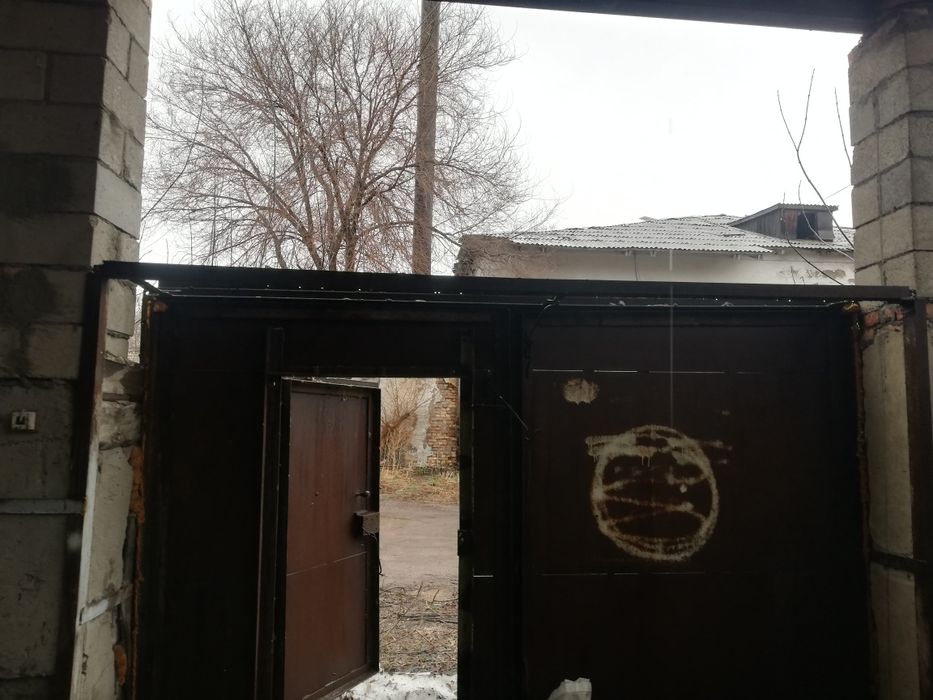 Продаётся гараж земля выкупленая.