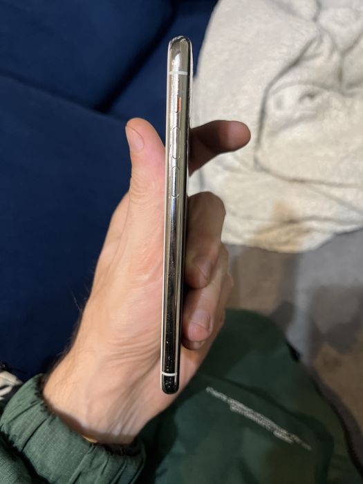 iPhone 11 pro заключен / счупен екран - за части