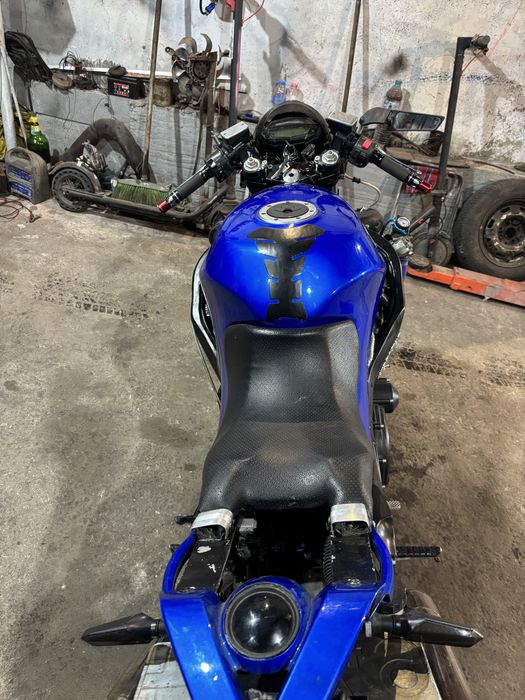 Kawasaki zx1100 мотора е със изцяло променена визизя