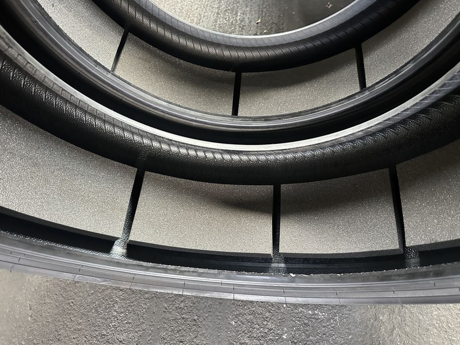 255 40 R20 Pirelli