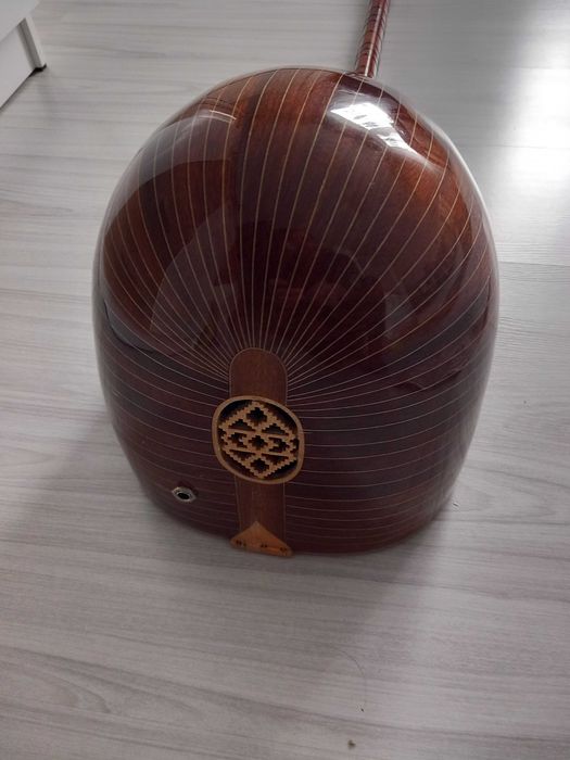 Продавам саз ( баглама)