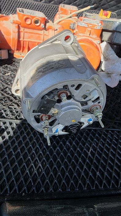 Генератор 28V BOSCH на Mercedes, Man