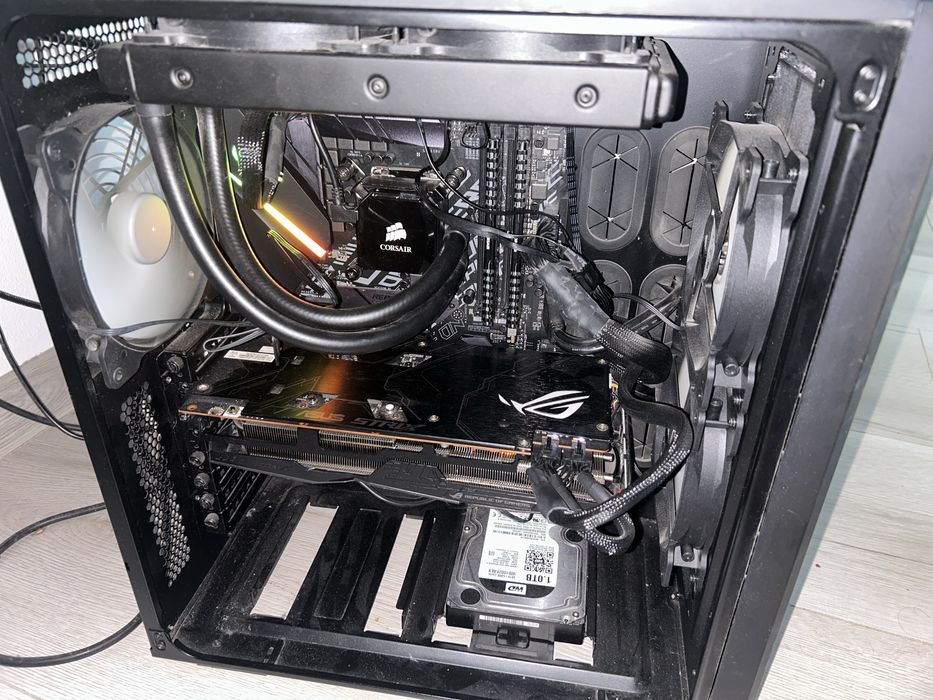 PC Gaming ASUS ROG Strix – i7-8700K / RX 5700 XT 8GB / 16GB RAM