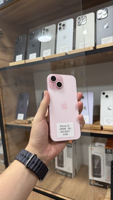 iPhone 15 256GB
