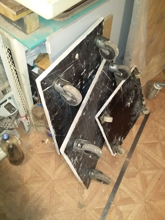 Тележка на колесах для перевозки стройматериалов