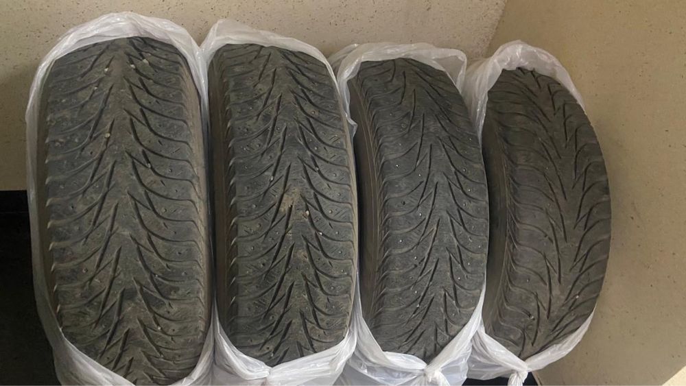 Комплект зимних шипованных шин 225/65/R17