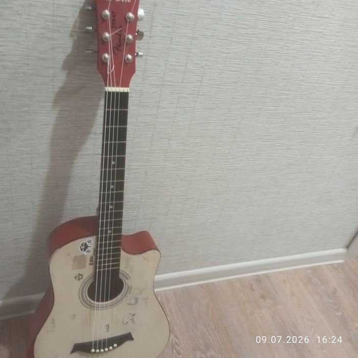 Продам гитару срочно