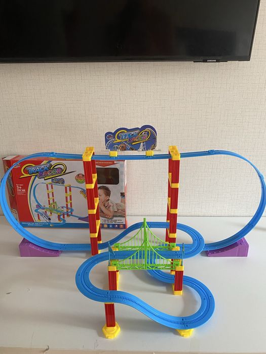 Локомотивче с 3D релсов път с лупинг, влак, релси, влакче