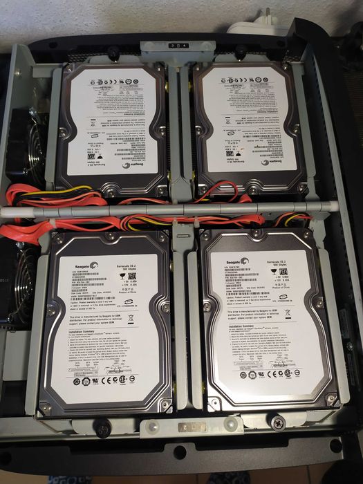 Nas сървър  Intel Entry Storage System SS4200