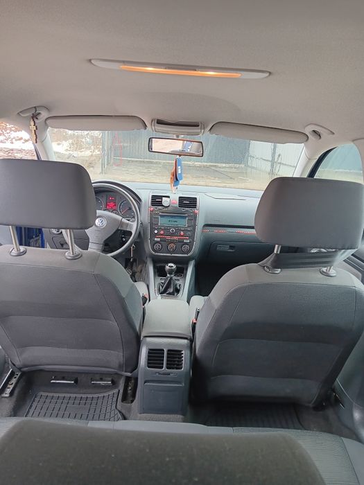 Vând Volkswagen Golf  V